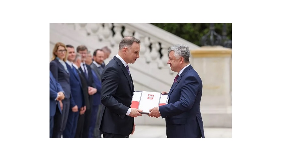 Flaga Rzeczypospolitej Polskiej dla  Miasta Jadów