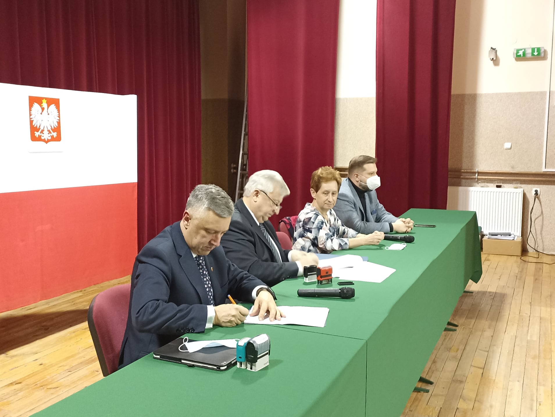 Podpisanie umowy na ścieżkę pieszo-rowerową